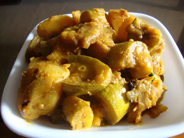 Aloo Parwal (potato and pointed gourd) Recipe